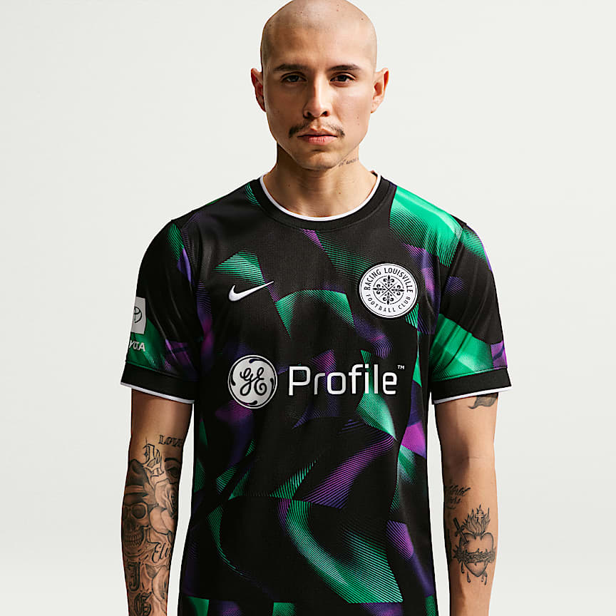 Al Ain FC Men's Nike Soccer Pre-Match Short-Sleeve Top. Nike.com